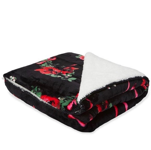 VICTORIAS SECRET Red Rose Ribbon Sherpa Blanket Black VS Flannel Throw - Picture 2 of 7